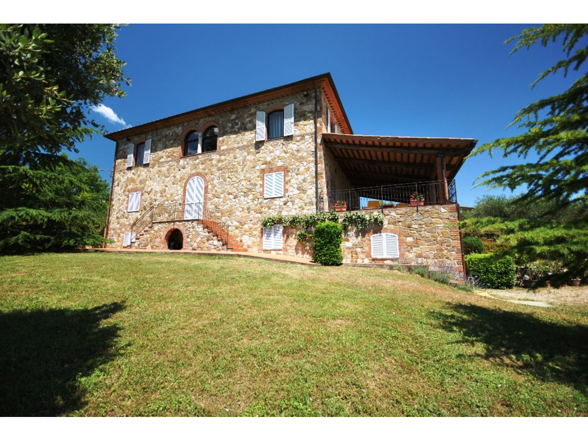 Beautiful holiday farmhouse with pool