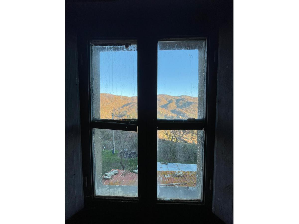 In an easily reachable position, we offer Great Stone House of about 200 sqm with details of the time