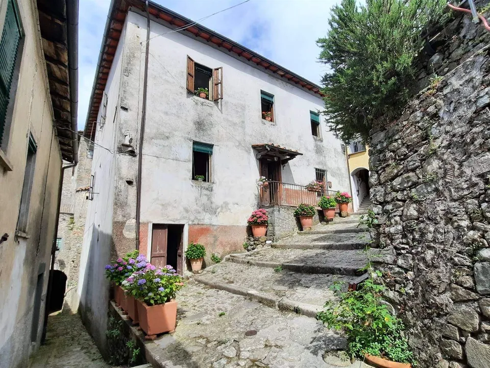 House in Sommocolonia with a view of Barga and valley to the Apuane Alps for sale