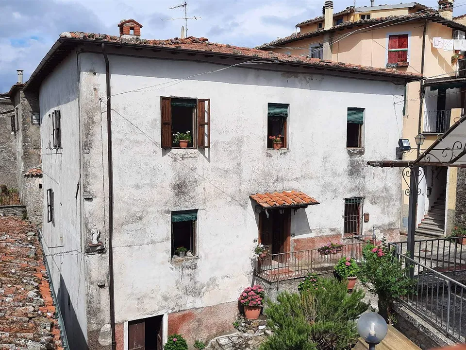 House in Sommocolonia with a view of Barga and valley to the Apuane Alps for sale