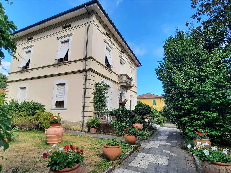 Barga villa the beginning of the 1900s for sale