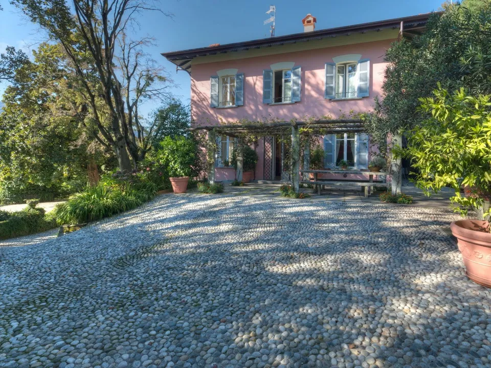 Villa overlooking Lake Maggiore in Verbania for sale
