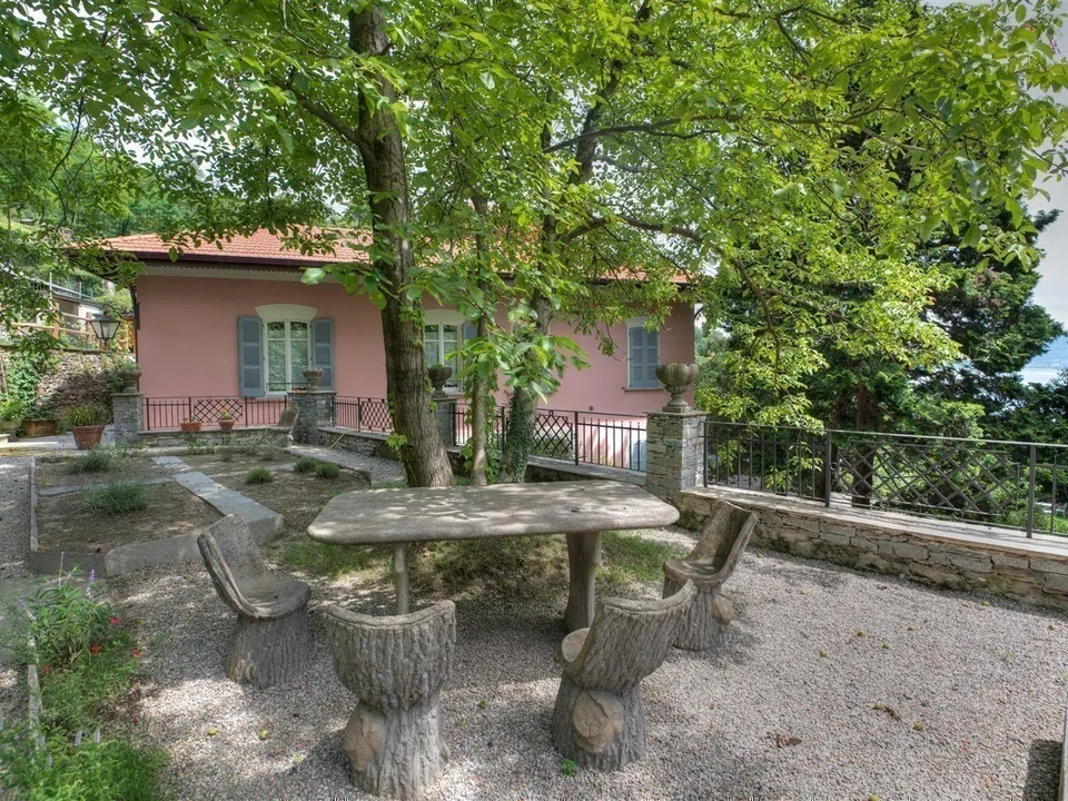 Villa overlooking Lake Maggiore in Verbania for sale
