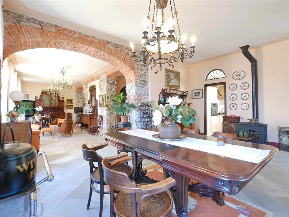 Villa overlooking Lake Maggiore in Verbania for sale