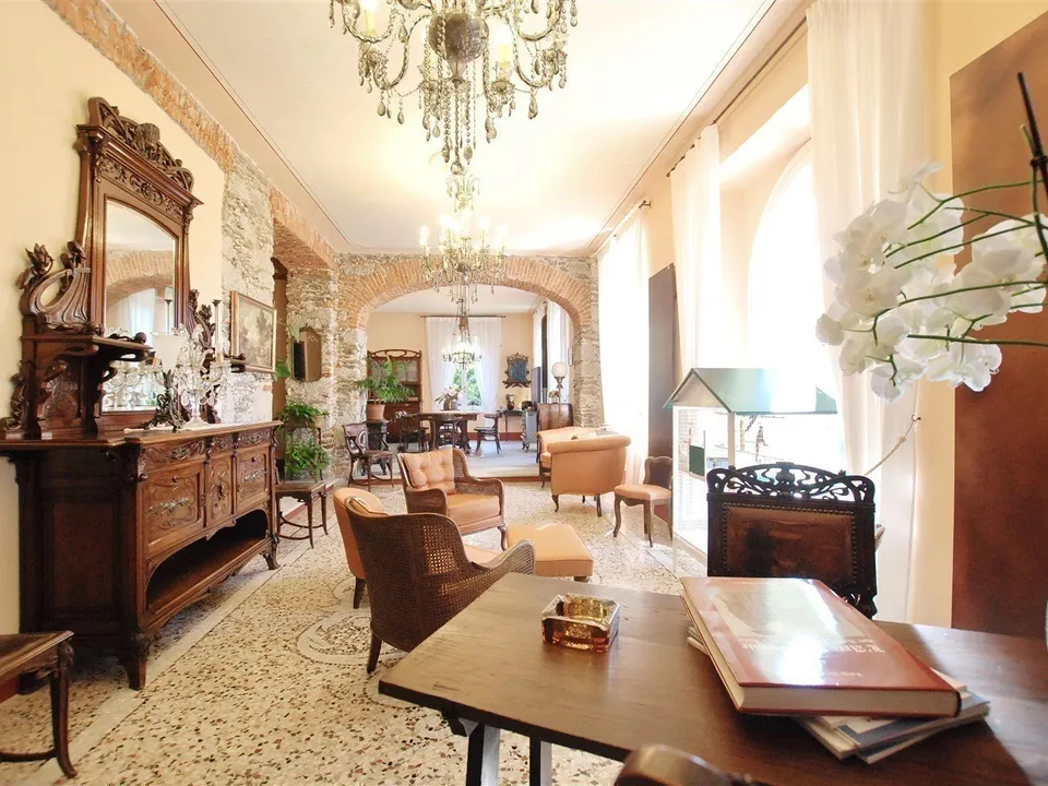 Villa overlooking Lake Maggiore in Verbania for sale