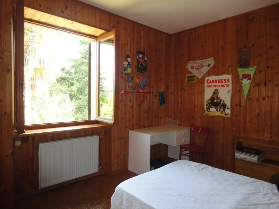 Villa in a beautiful regional park in the ancient village of Serra San Quirico