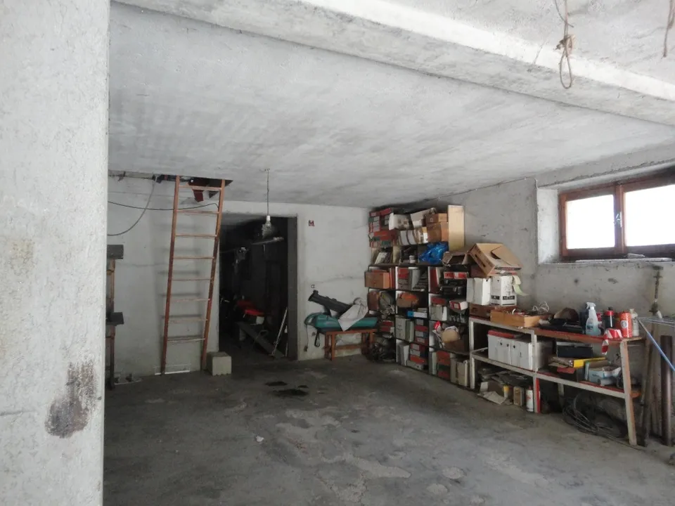 Villa in a beautiful regional park in the ancient village of Serra San Quirico