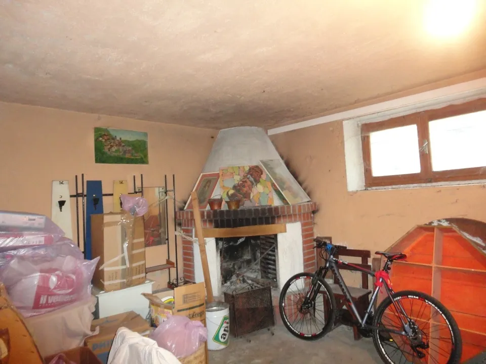 Villa in a beautiful regional park in the ancient village of Serra San Quirico