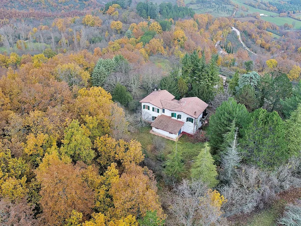 The spacious two-level detached villa in Monteluiano for sale