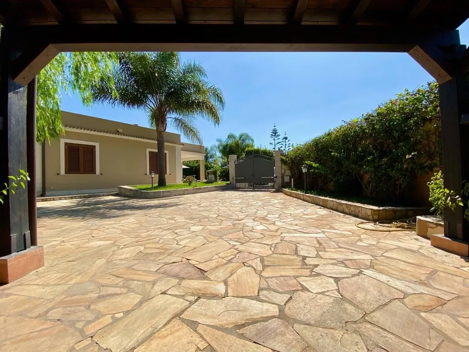 Wonderful villa with swimming pool in Syracuse