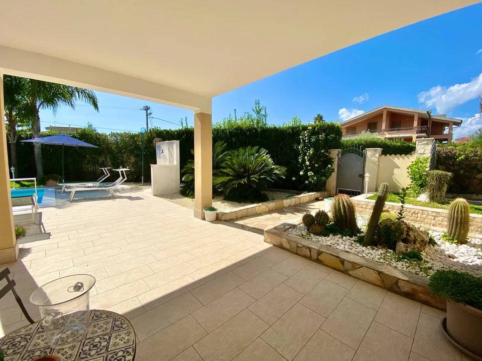 Wonderful villa with swimming pool in Syracuse