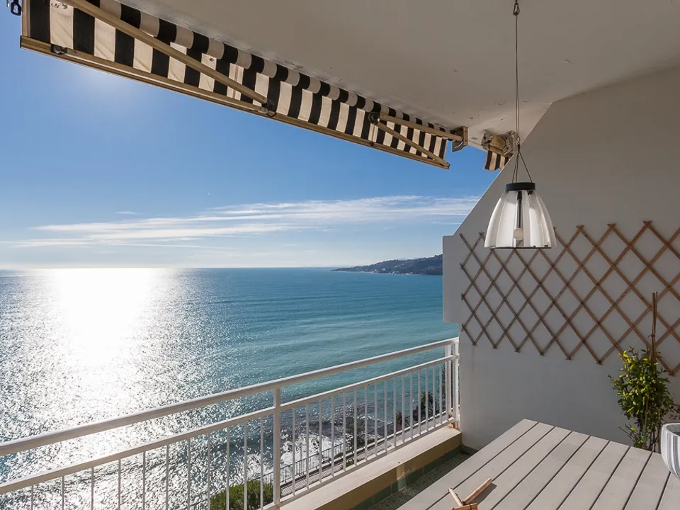 Large apartment  in a residential  complex in Ospedaletti