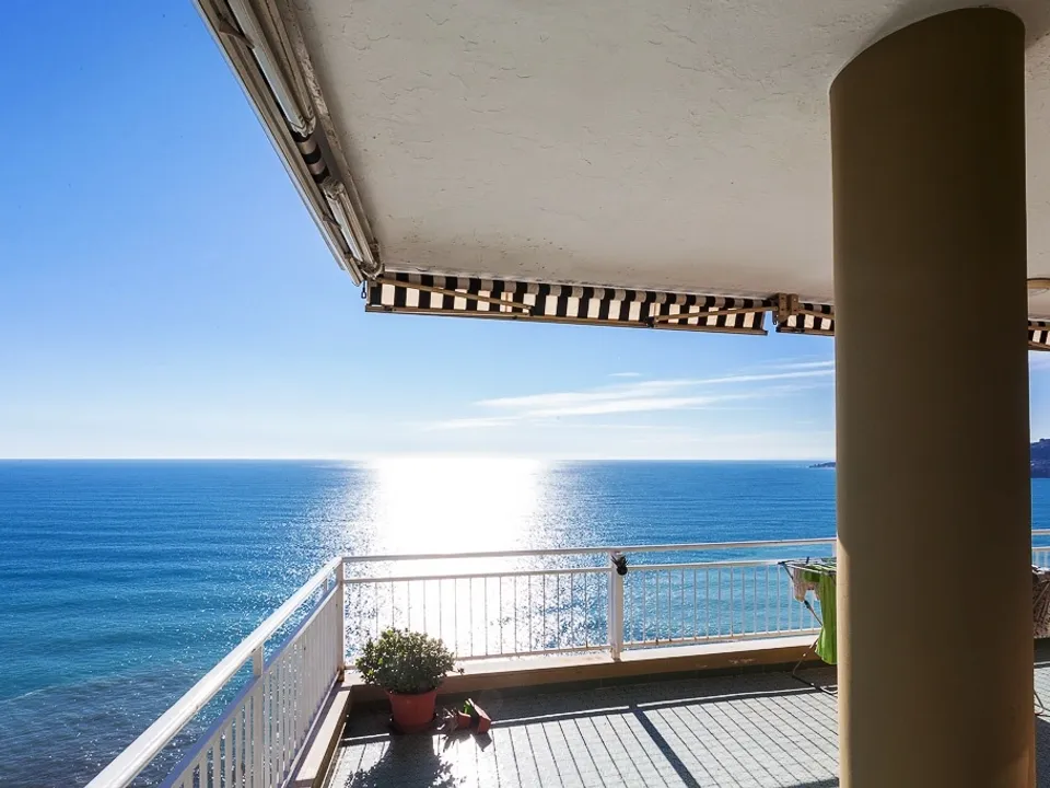 Large apartment  in a residential  complex in Ospedaletti