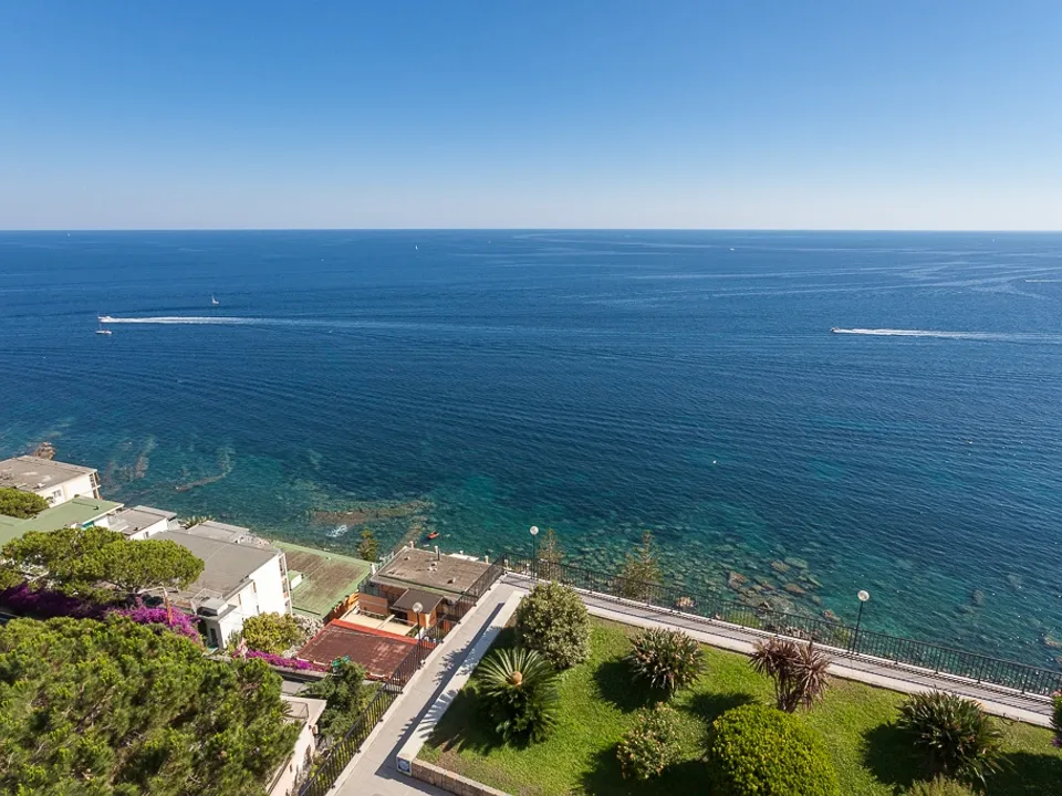 Large apartment  in a residential  complex in Ospedaletti