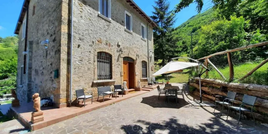 Lovely ston house dating back to the late 1800s inthe Municipality of Molazzana