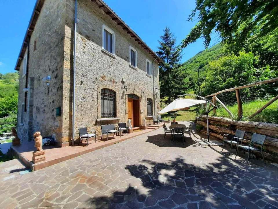 Lovely ston house dating back to the late 1800s inthe Municipality of Molazzana