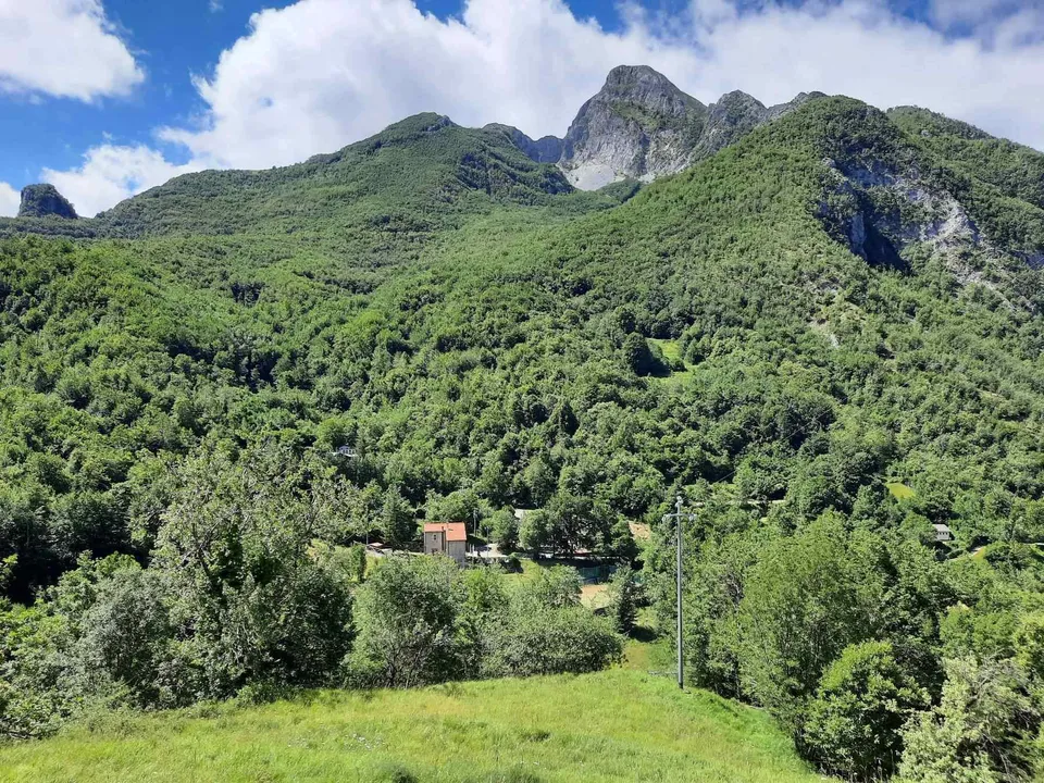 Lovely ston house dating back to the late 1800s inthe Municipality of Molazzana