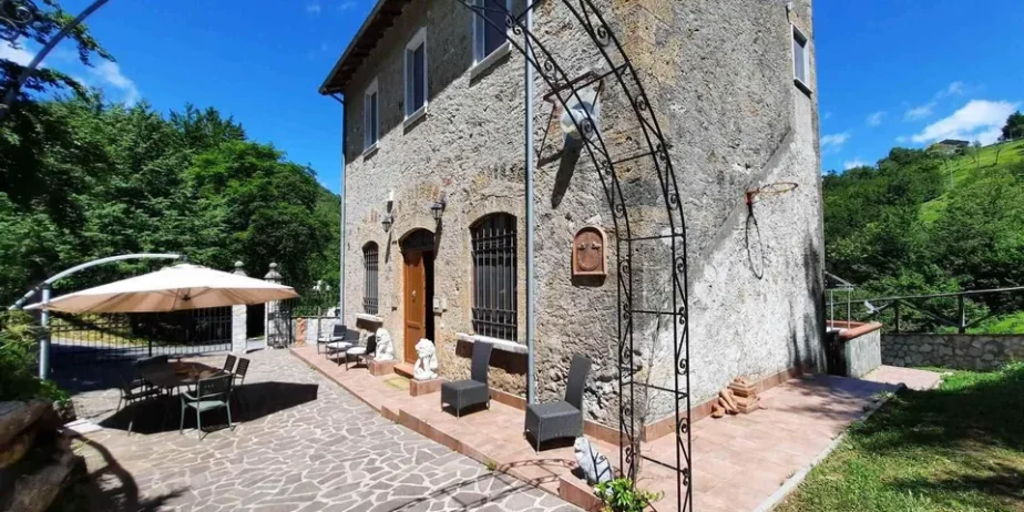 Lovely ston house dating back to the late 1800s inthe Municipality of Molazzana