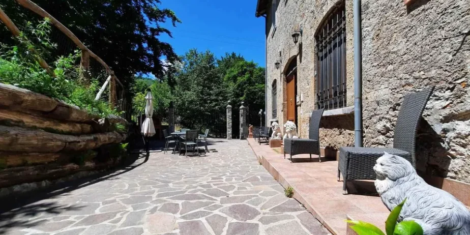 Lovely ston house dating back to the late 1800s inthe Municipality of Molazzana