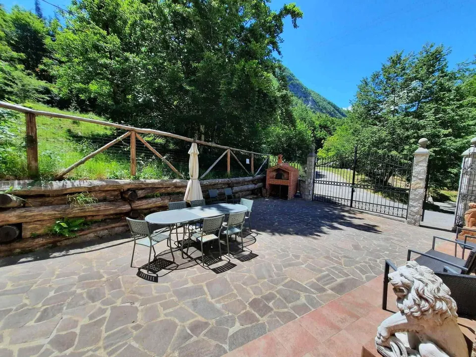 Lovely ston house dating back to the late 1800s inthe Municipality of Molazzana