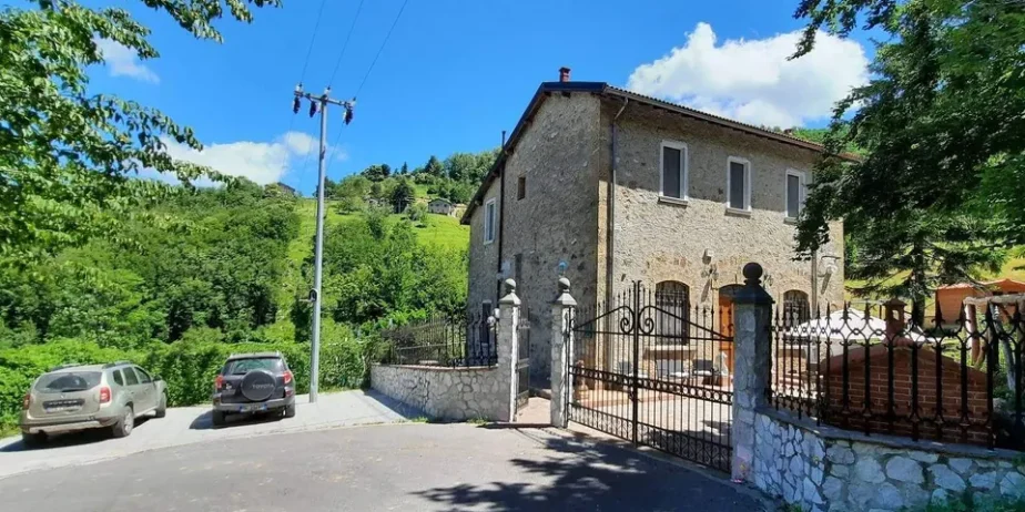 Lovely ston house dating back to the late 1800s inthe Municipality of Molazzana