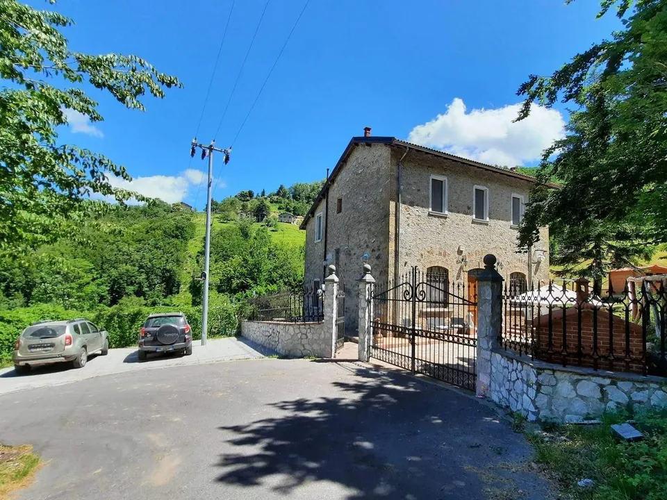 Lovely ston house dating back to the late 1800s inthe Municipality of Molazzana