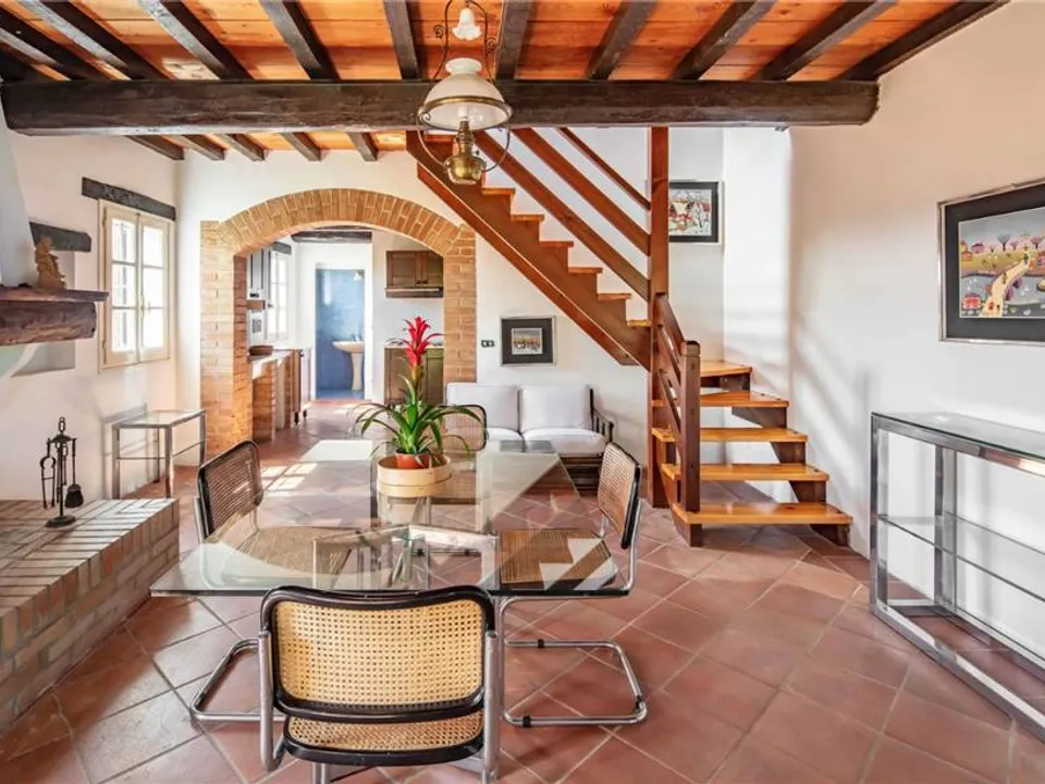 Beautiful farmhouse with outbuilding in Cento for sale