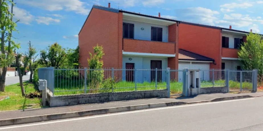 Unfinished terraced house in Valera Fratta for sale