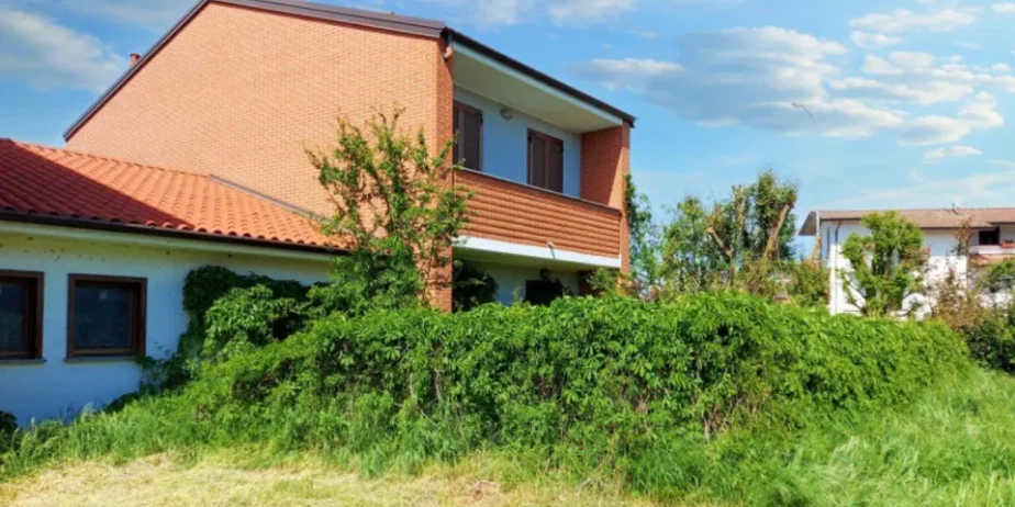 Unfinished terraced house in Valera Fratta for sale