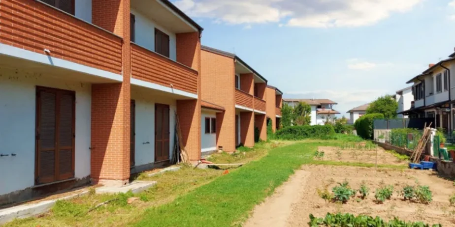 Unfinished terraced house in Valera Fratta for sale