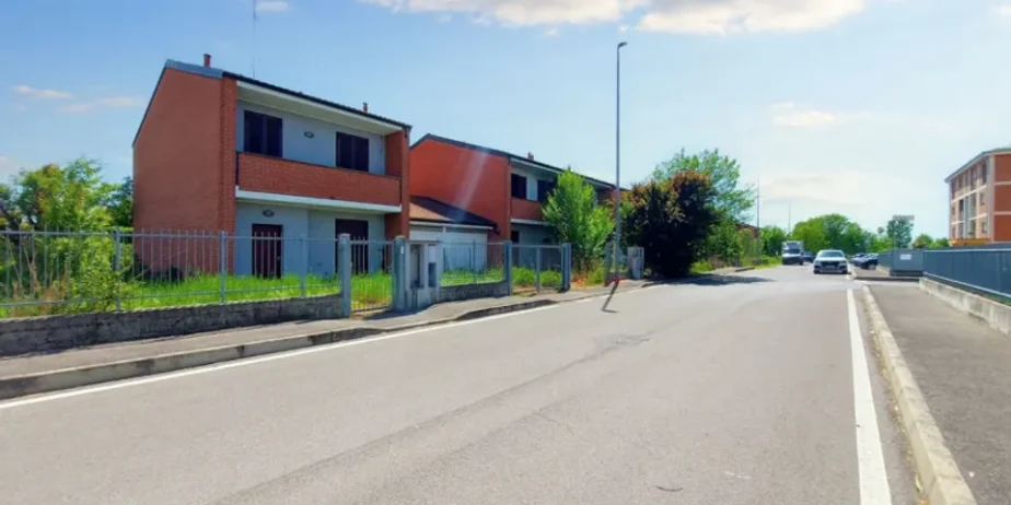 Unfinished terraced house in Valera Fratta for sale