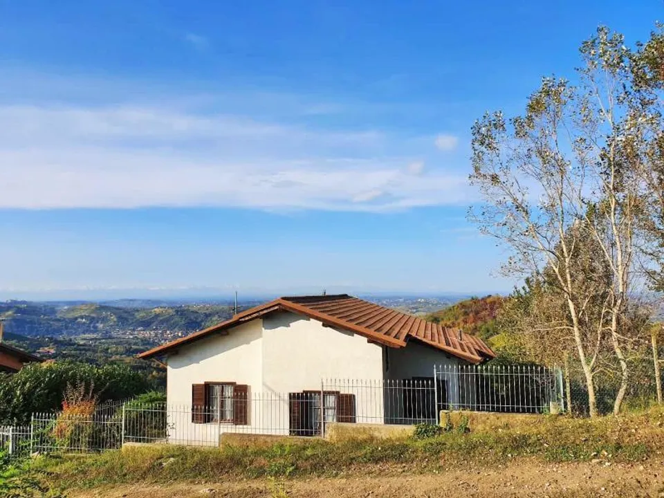 Villa In Cassinasco, in a wonderful position with an amazing view over the entire Alpine Arch