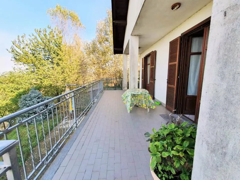 Villa In Cassinasco, in a wonderful position with an amazing view over the entire Alpine Arch