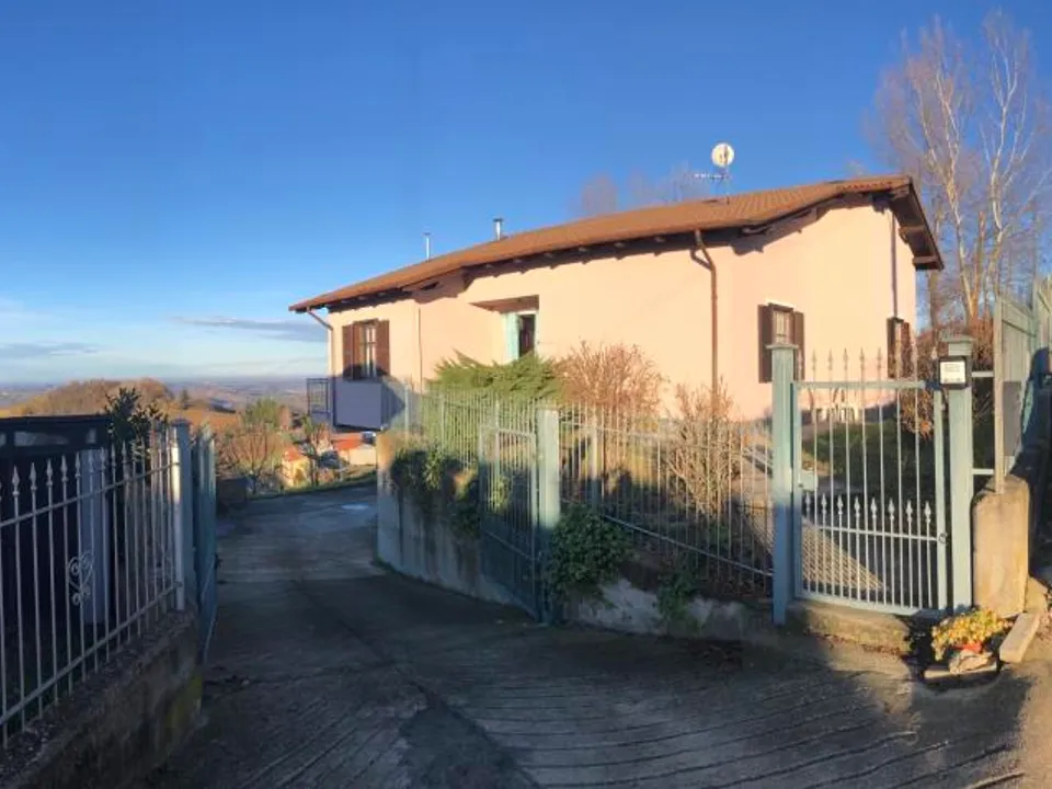 Villa In Cassinasco, in a wonderful position with an amazing view over the entire Alpine Arch