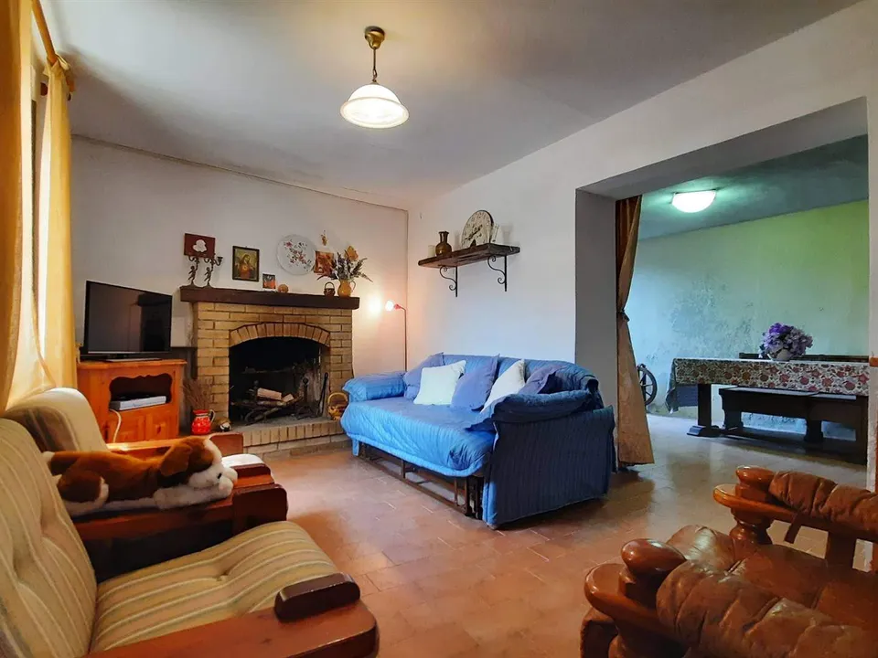 Extremely attractive house in the medieval village of Trassilico, in Gallicano.