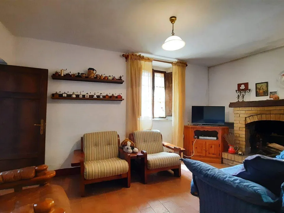 Extremely attractive house in the medieval village of Trassilico, in Gallicano.