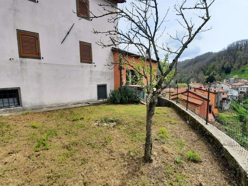 Extremely attractive house in the medieval village of Trassilico, in Gallicano.