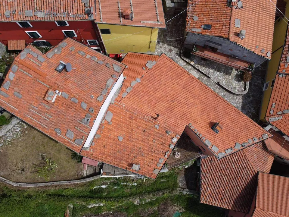 Extremely attractive house in the medieval village of Trassilico, in Gallicano.