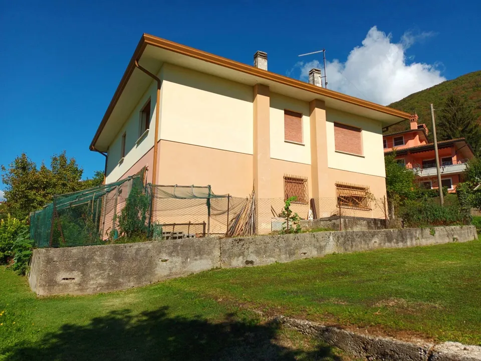 Villa with land in Sarmede  for sale