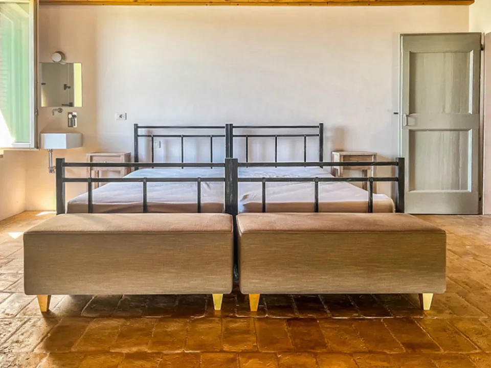 Wonderful stone villa of classic Italian architecture in Morro D’Alba for sale