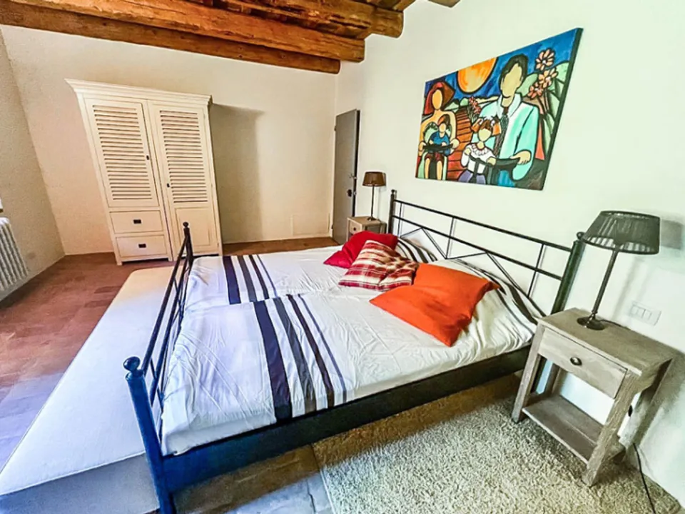 Wonderful stone villa of classic Italian architecture in Morro D’Alba for sale