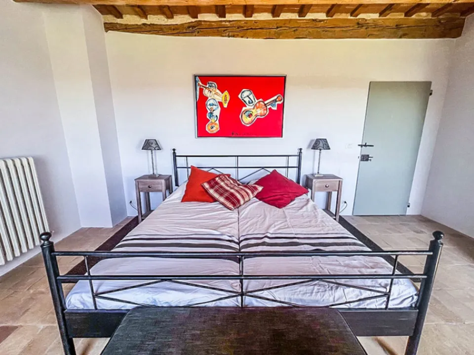 Wonderful stone villa of classic Italian architecture in Morro D’Alba for sale