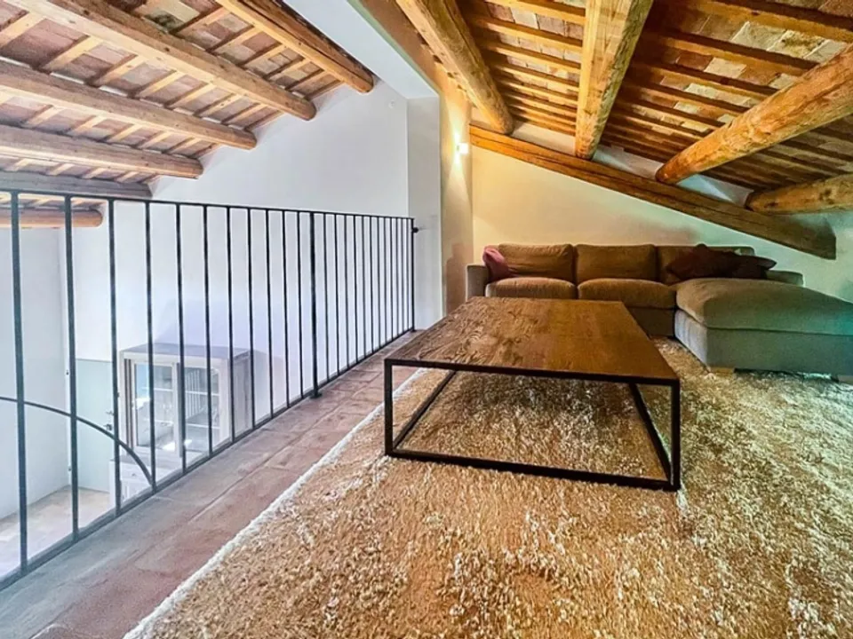 Wonderful stone villa of classic Italian architecture in Morro D’Alba for sale