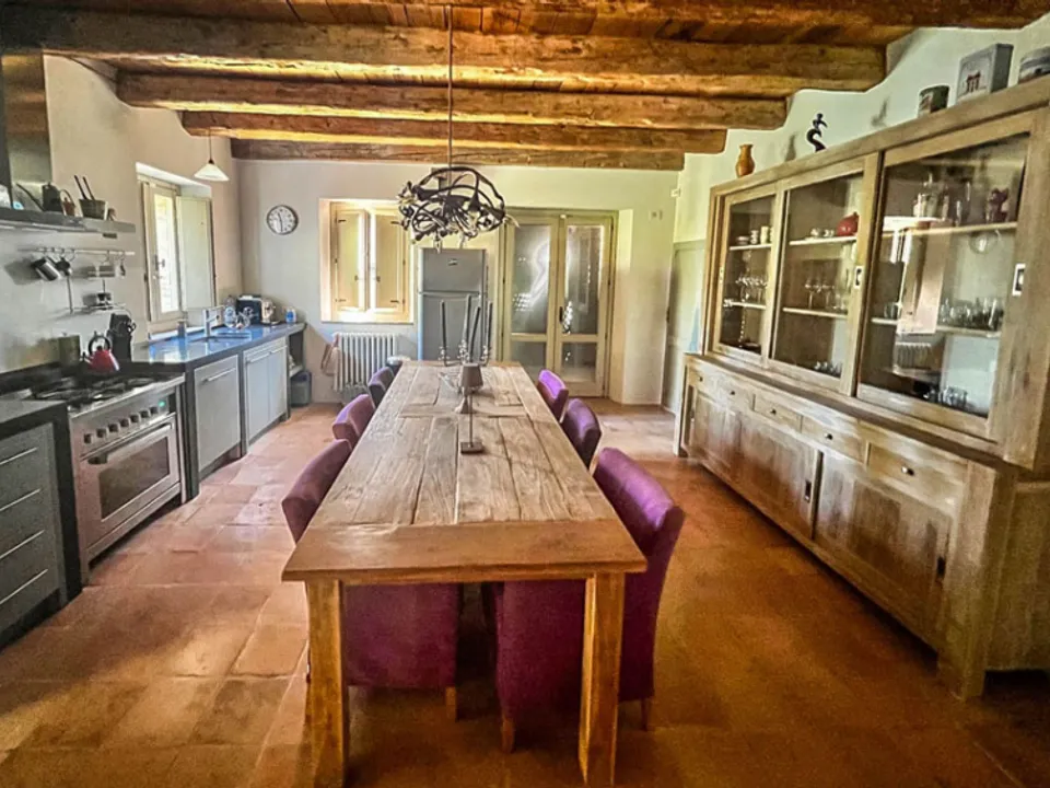Wonderful stone villa of classic Italian architecture in Morro D’Alba for sale