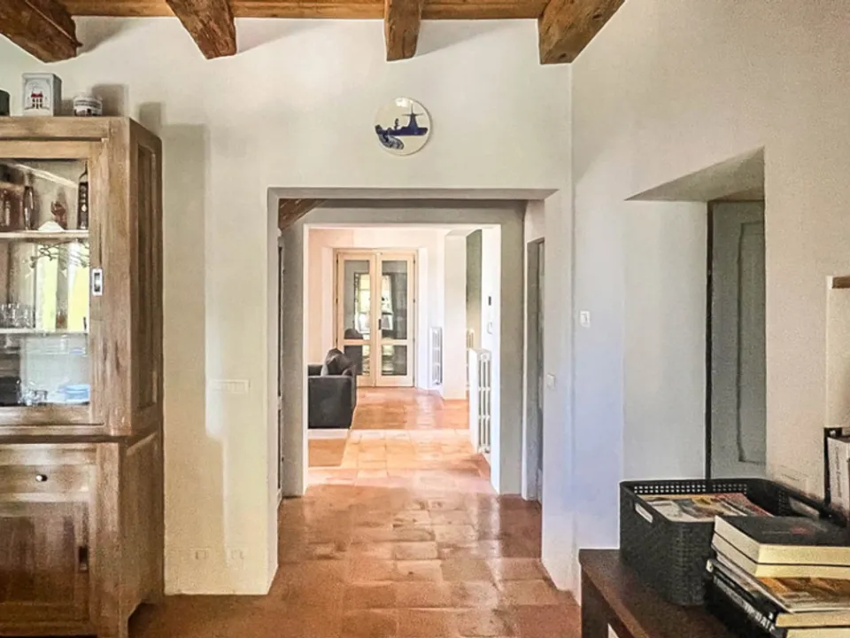 Wonderful stone villa of classic Italian architecture in Morro D’Alba for sale