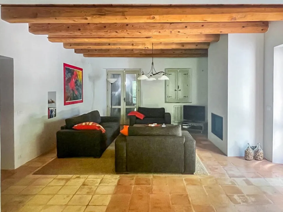 Wonderful stone villa of classic Italian architecture in Morro D’Alba for sale