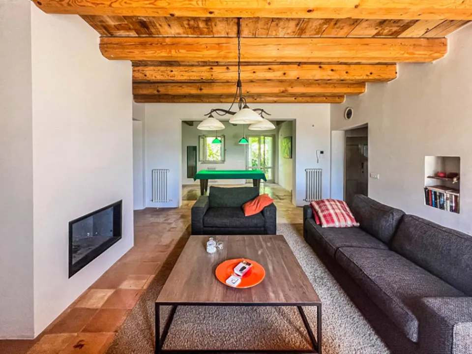 Wonderful stone villa of classic Italian architecture in Morro D’Alba for sale