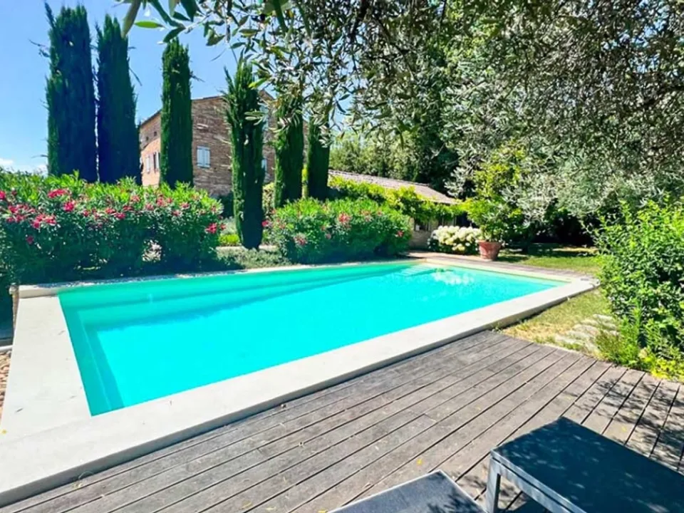 Wonderful stone villa of classic Italian architecture in Morro D’Alba for sale