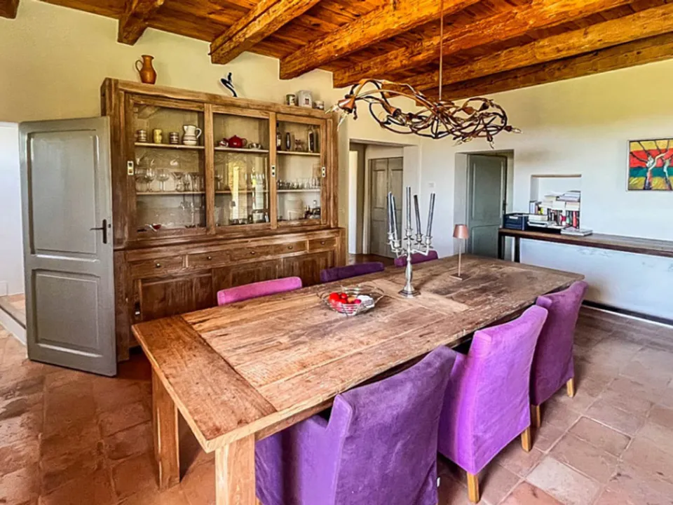 Wonderful stone villa of classic Italian architecture in Morro D’Alba for sale