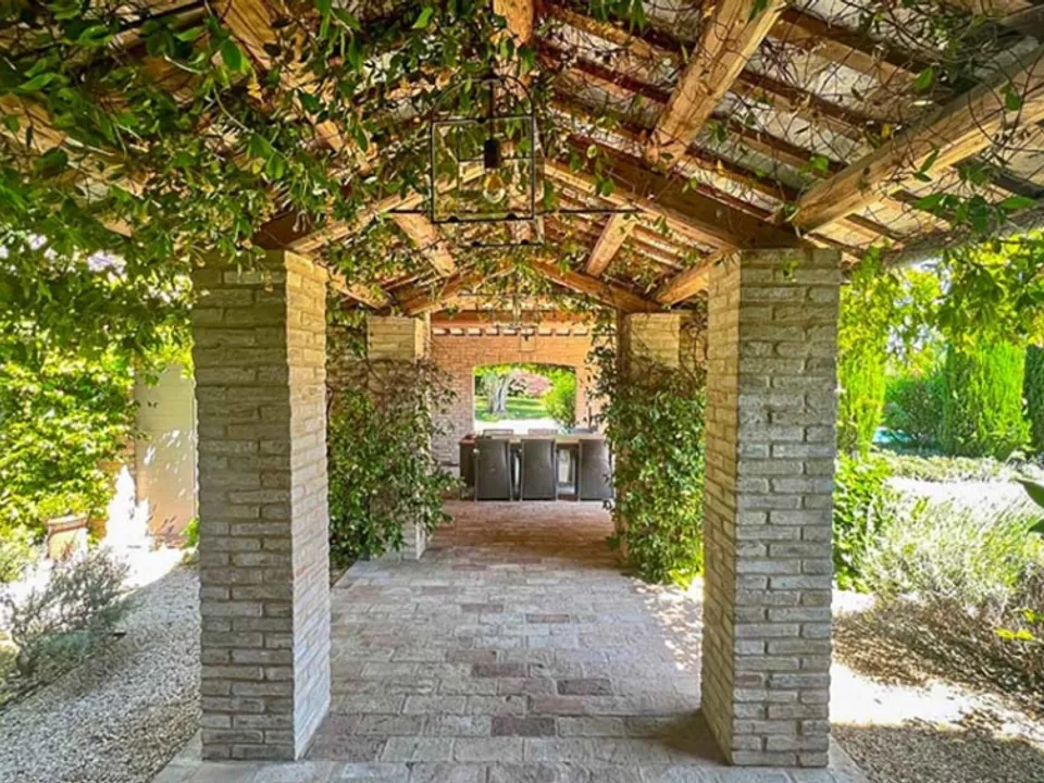 Wonderful stone villa of classic Italian architecture in Morro D’Alba for sale